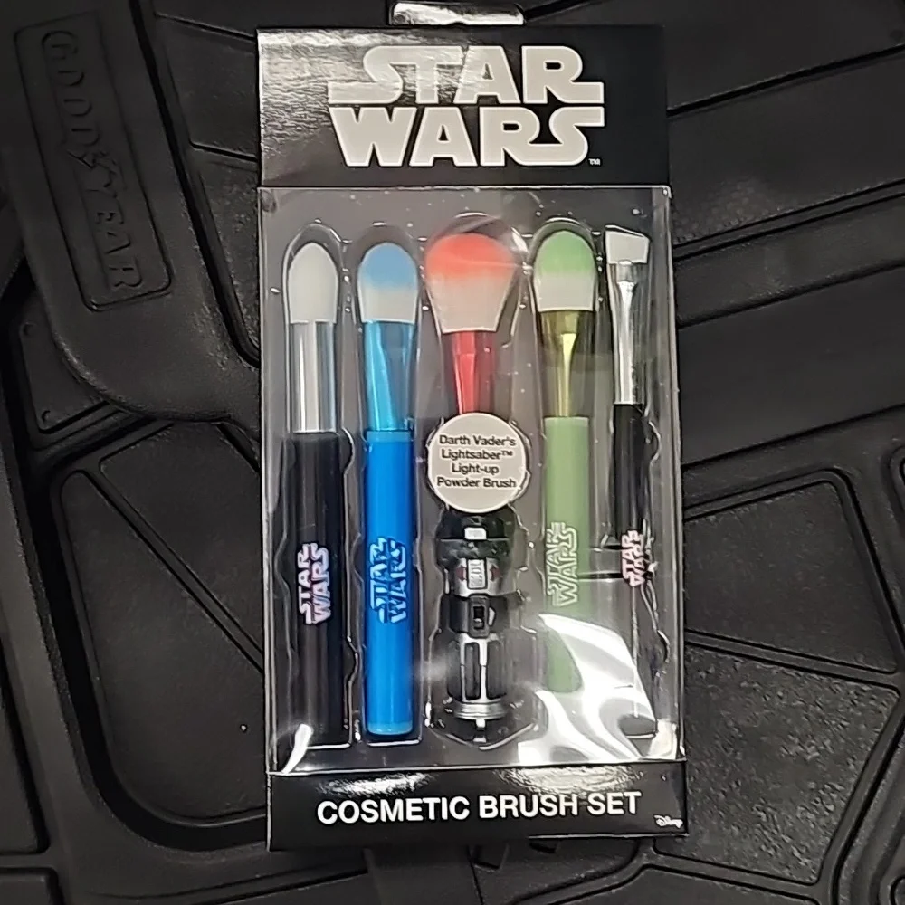 DISNEY STAR WARS 5 PIECE BRUSH SET - Picture 2 of 4